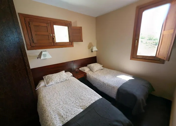 Hoyo De Lobos بيت شباب