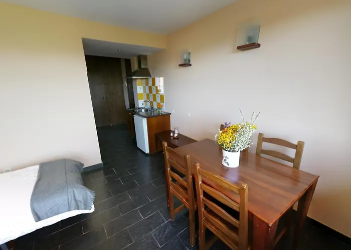 Hoyo De Lobos بيت شباب *