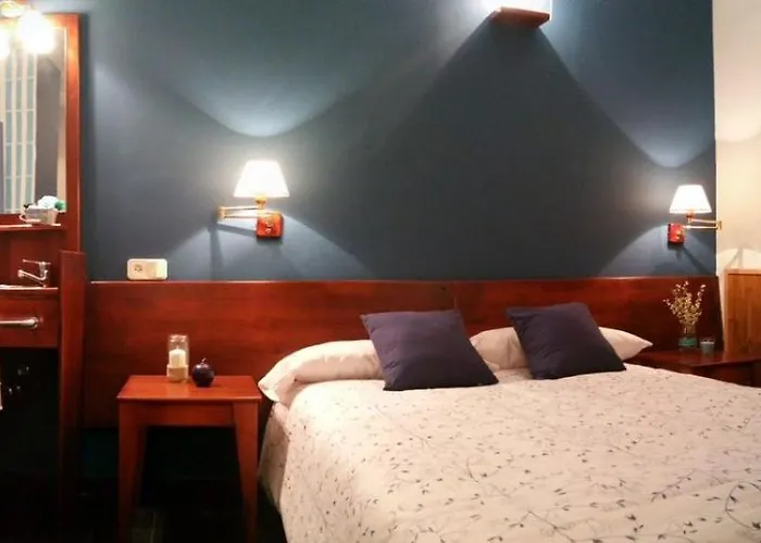 Hoyo De Lobos بيت شباب